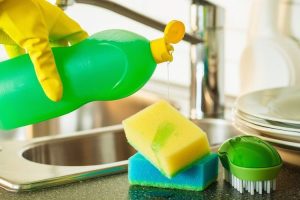 Tips Memilih Pencuci Piring Yang Lembut Di Tangan Menjaga Kesehatan Kulit Di Balik Dapur Bersih
